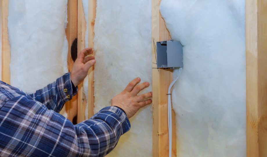 Work composed of mineral wool insulation in the wall heating insulation warm house, Insulation and Retrofitting, Build Upon 2